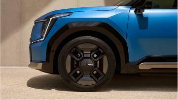 Bold 21" gt-line alloy wheels on new Kia EV9