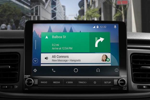 Android Auto inalámbrico en el interior del Kia Rio 2023 de 5 puertas