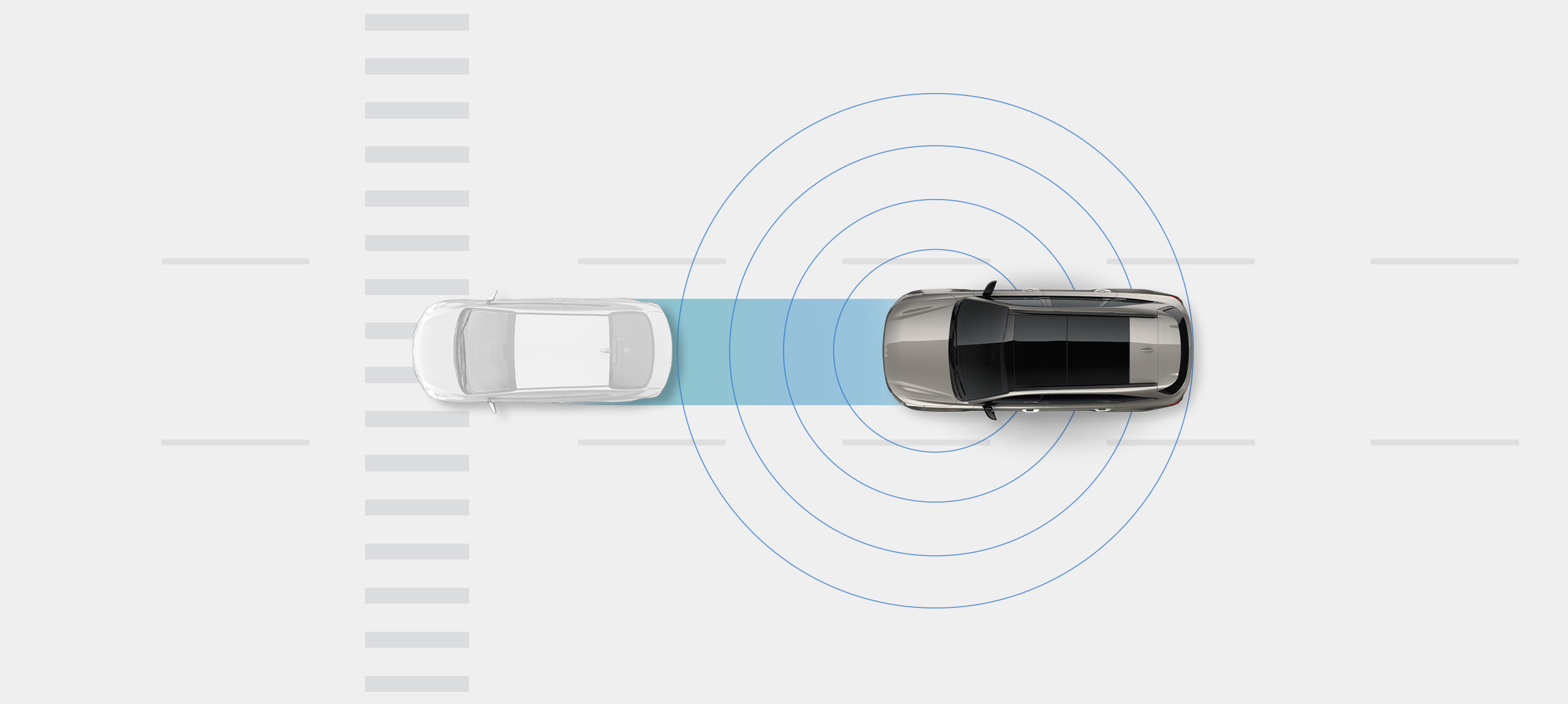 Vehículo Kia en una vista panorámica detrás de un automóvil genérico, con anillos a su alrededor para mostrar cómo el automóvil detecta una posible colisión