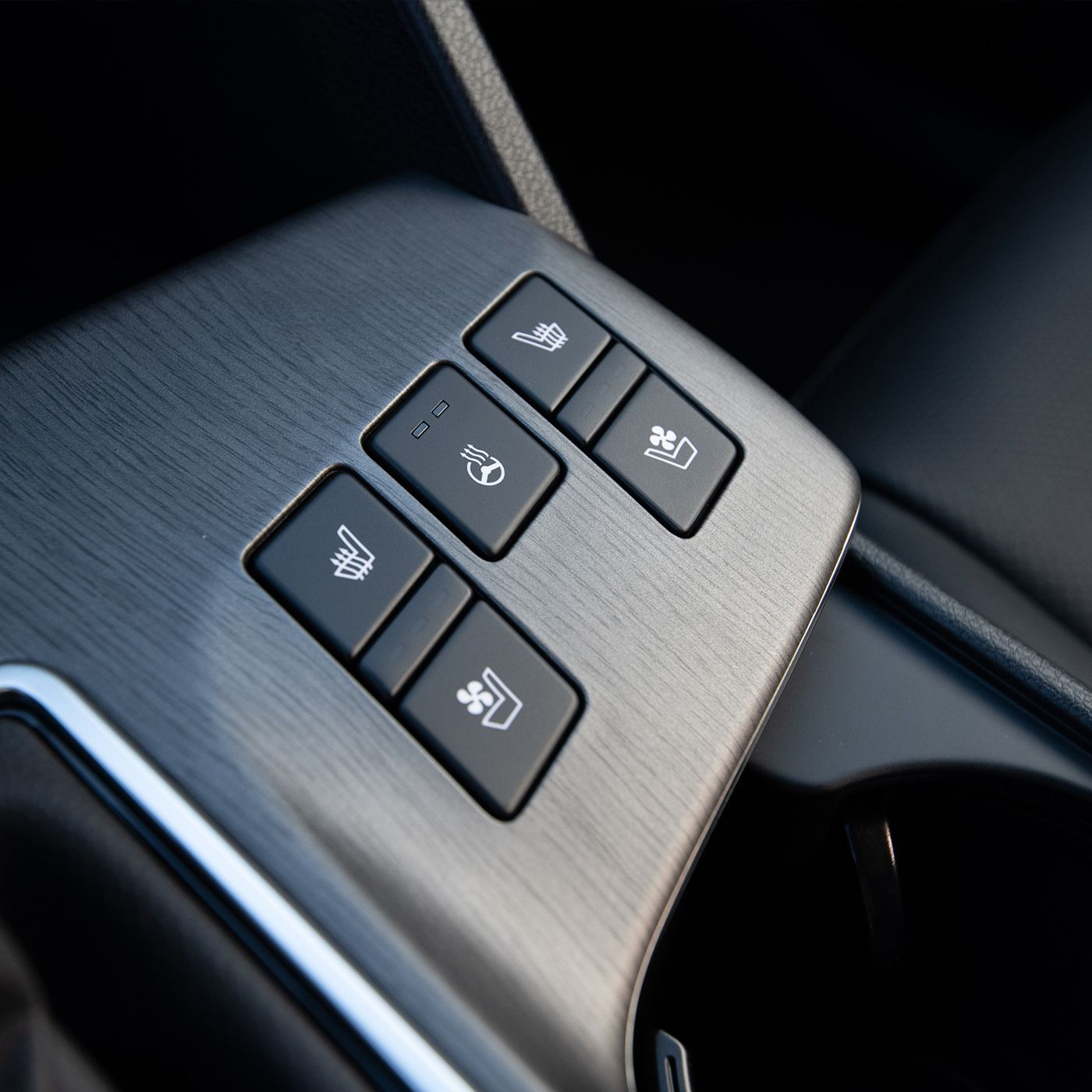 2026 Kia Sportage Front Row climate and seating control