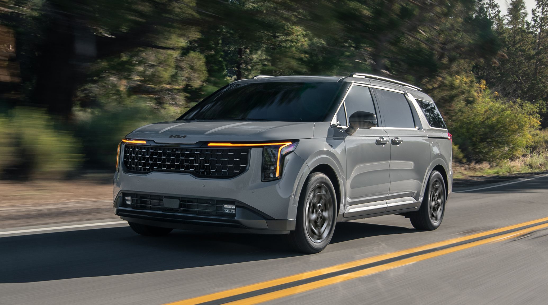 2025 Carnival MPV Hybrid SX Prestige front exterior view