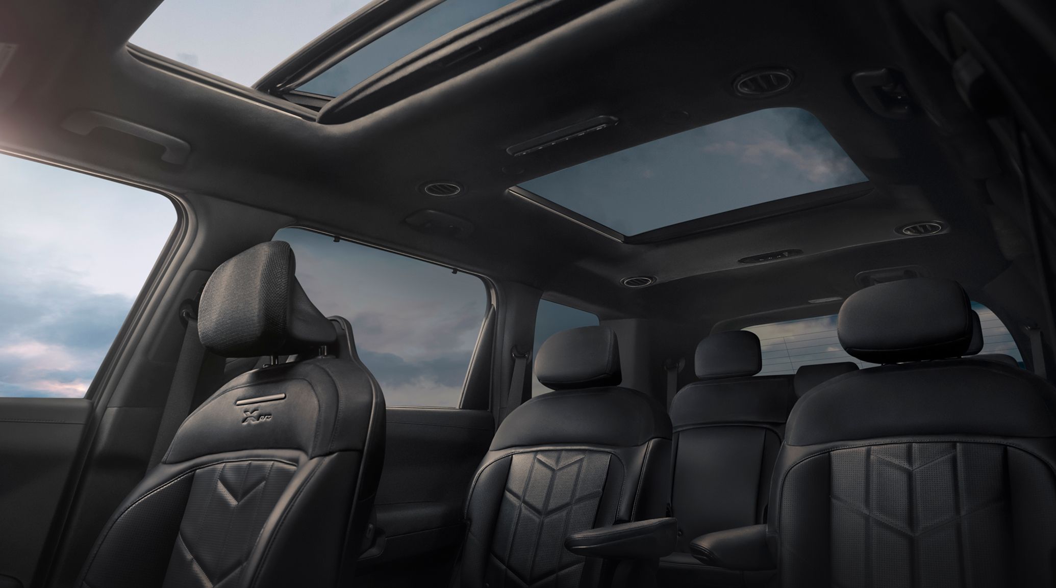Video of the Kia Telluride X-Pro, showing exterior design details and the SUV driving through rugged outdoor landscapes.