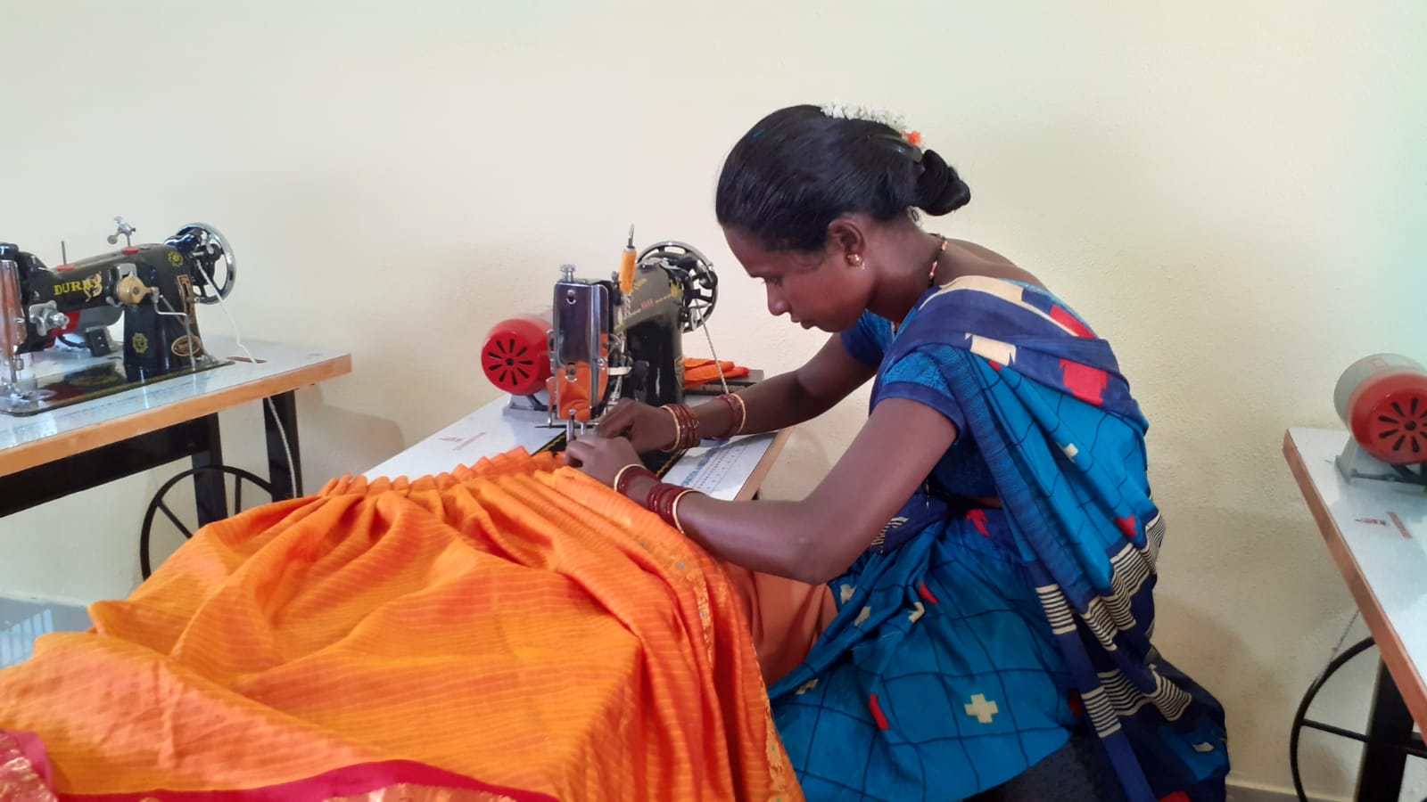 Exterior image view of Kia seltos compact suv in pewter olive color