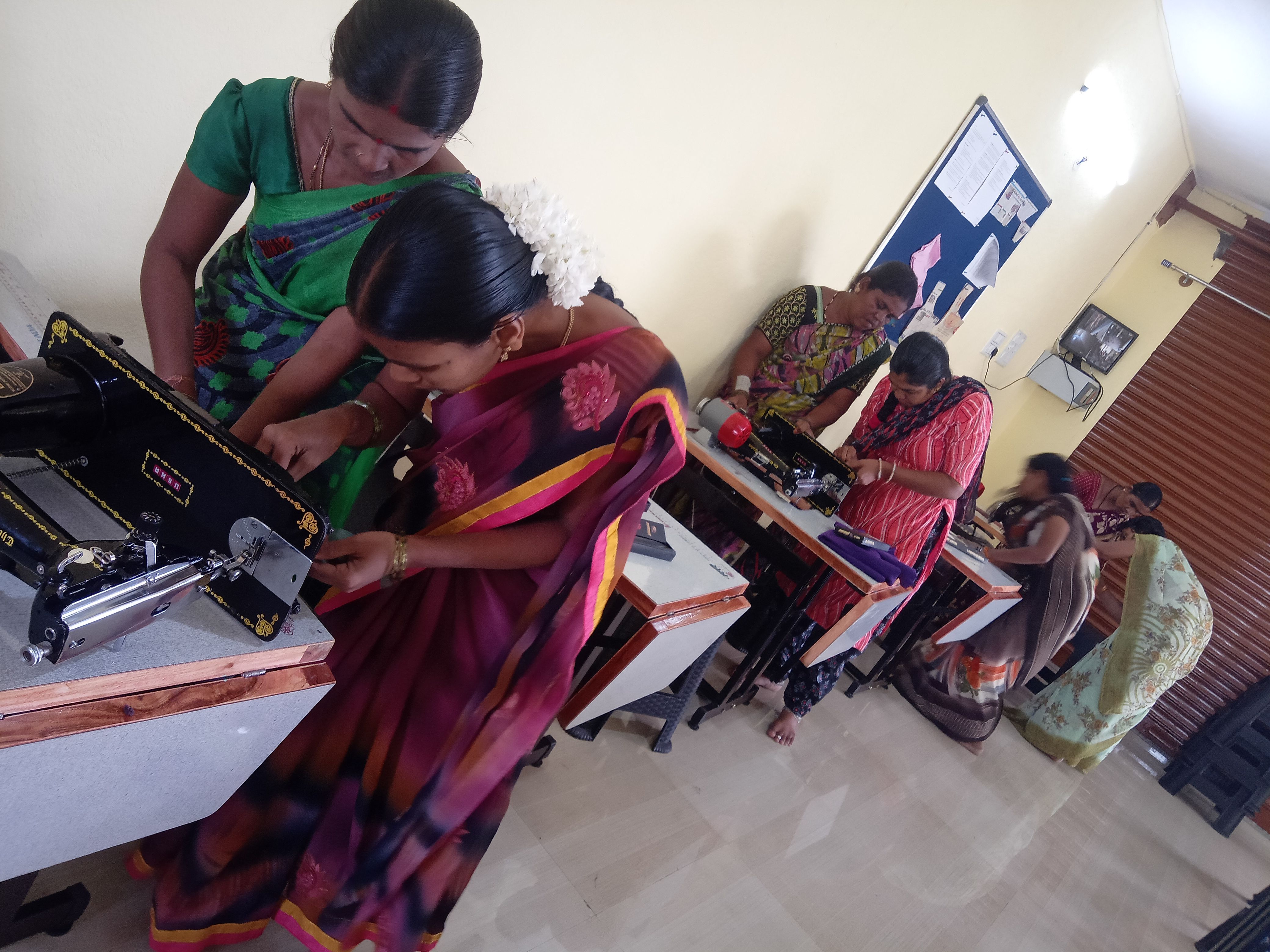 Exterior image view of Kia seltos compact suv in pewter olive color