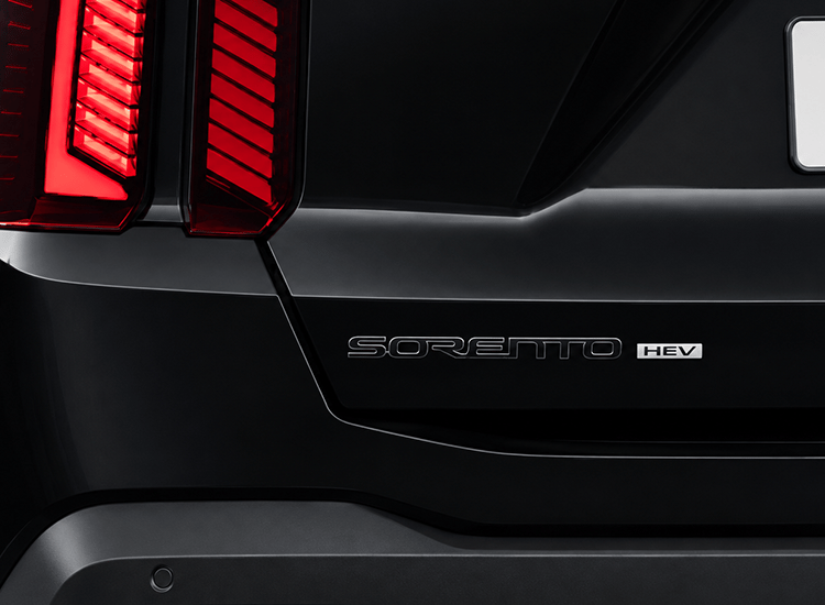 Kia Sorento integrated rear spoiler with a hidden wiper for a clean, contemporary exterior design.