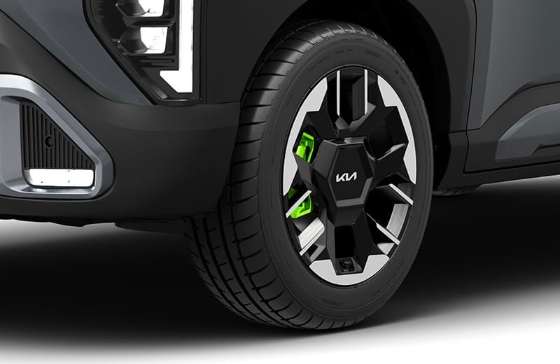 R17 - 43.66cm (17”) Crystal Cut Alloy Wheels