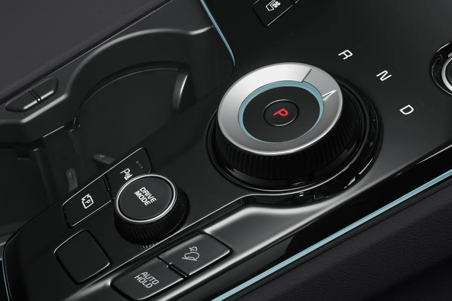 Kia Sportage interior centre console gear shift