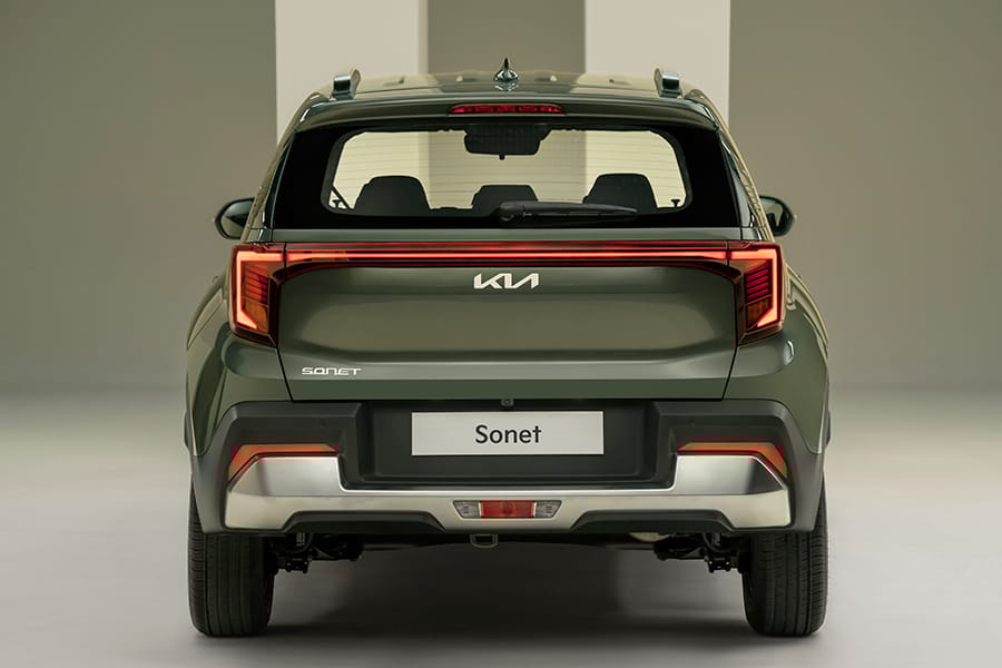 LED xəttlə birləşdirilmiş "Ulduz xəritəsi" arxa fənərlər