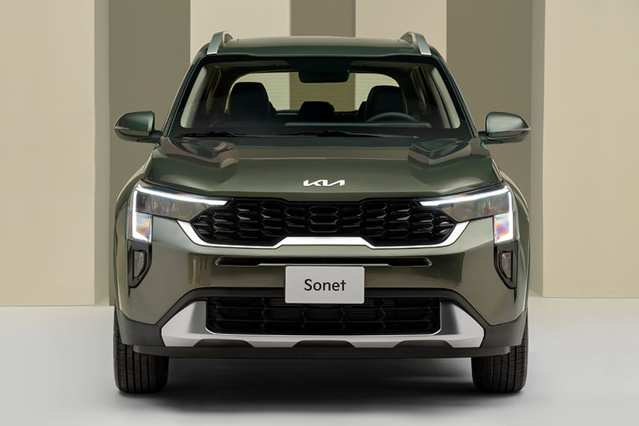 Yenilənmiş "pələng burnu" üslubunda radiator barmaqlığı