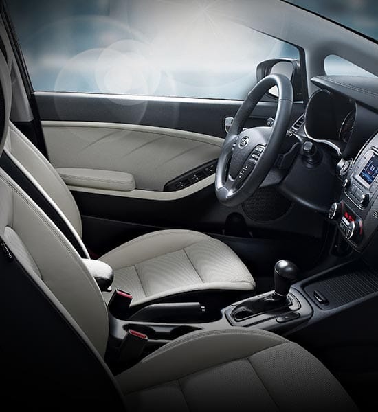 img_ceratoforte5doorwide_b_in02_w