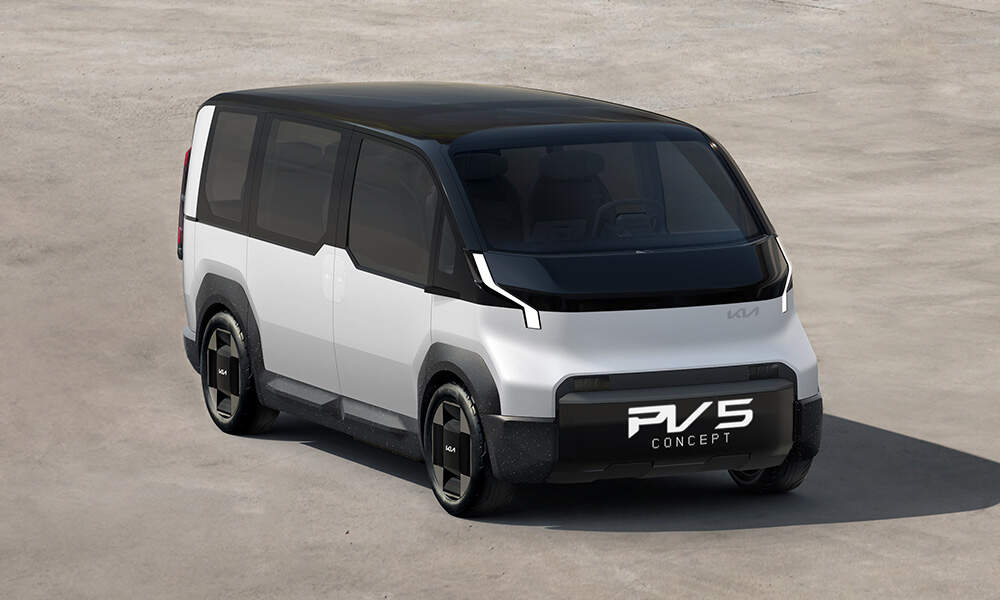 <b>El Kia Concept PV5</b> es el primer PBV dedicado de la marca. Su lanzamiento está previsto para 2025 y está siendo desarrollado como un modelo de tamaño mediano, teniendo en cuenta la escalabilidad a diversos negocios, como el transporte urbano de pasajeros y mercancías. Los clientes podrán elegir una configuración que se adapte a sus necesidades y preferencias, entre tres tipos de carrocería: Básico (Pasajeros), Van (Entrega de mercancía) y Chasis Cabina. Además, Kia tiene planes de desarrollar un modelo de Robotaxi utilizando tecnología de conducción autónoma.