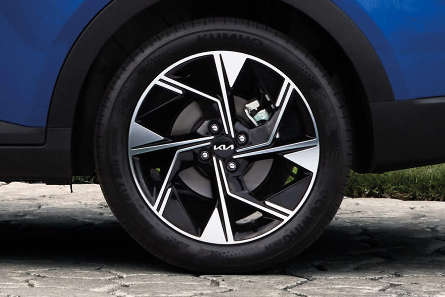 15-inch alloy wheels