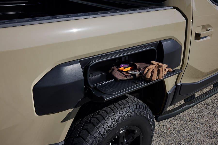 مساحة تخزين وطاولة جانبية