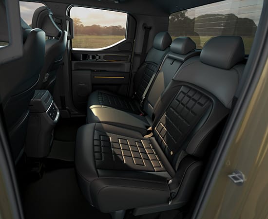 مقعد الصف الثاني قابل للانزلاق والإمالة