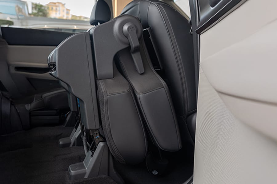 One-touch easy electric tumble seat