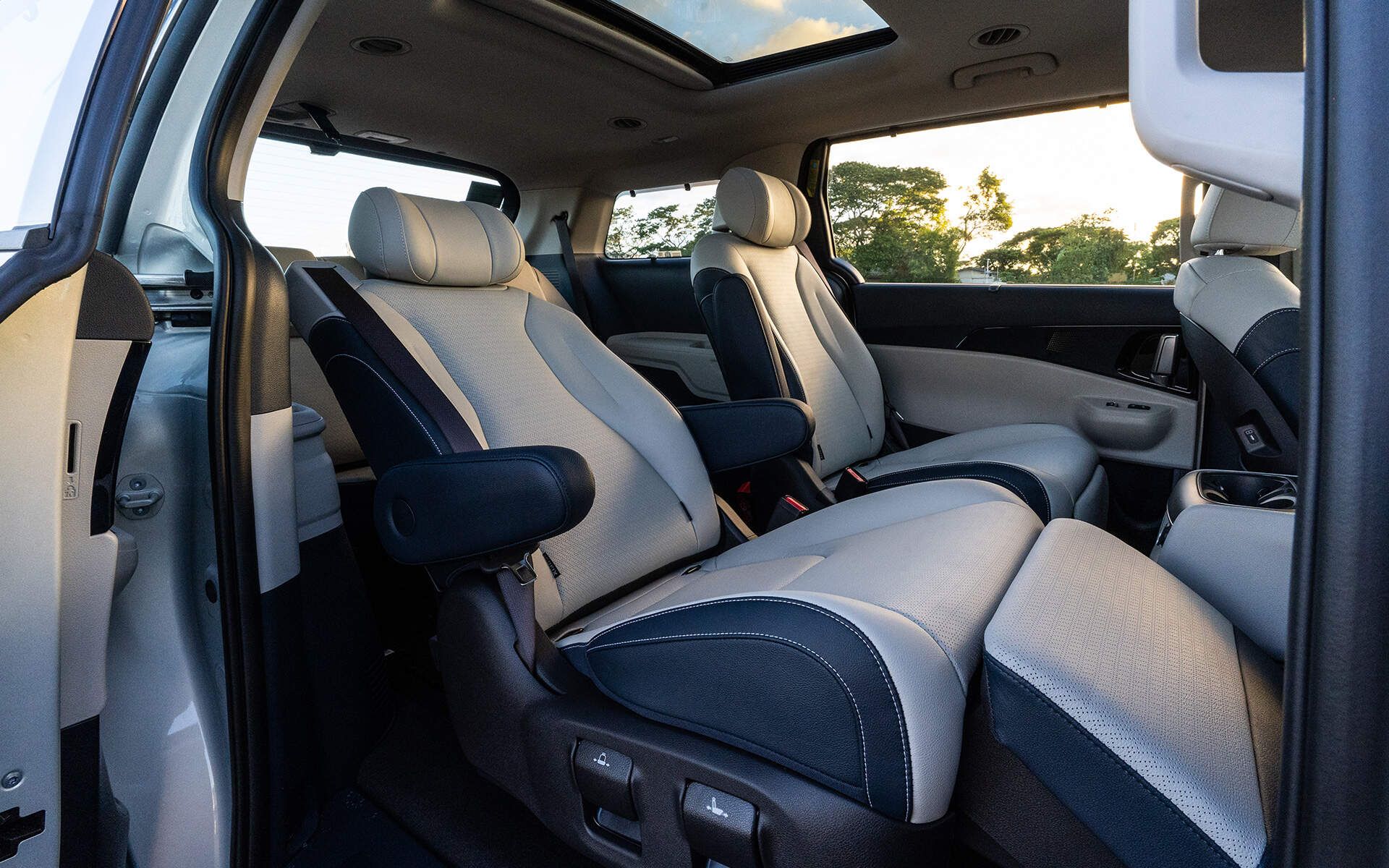 Relaxion Seat (7 premium seater only)