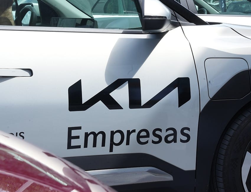 QUADIS ARmotors presenta su gama de vehículos electrificados a los empleados de Vueling