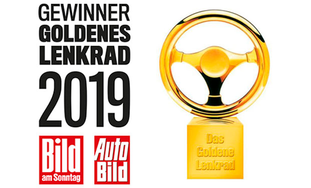 Kia XCeed modtager prisen "Det gyldne rat" for bedste bil