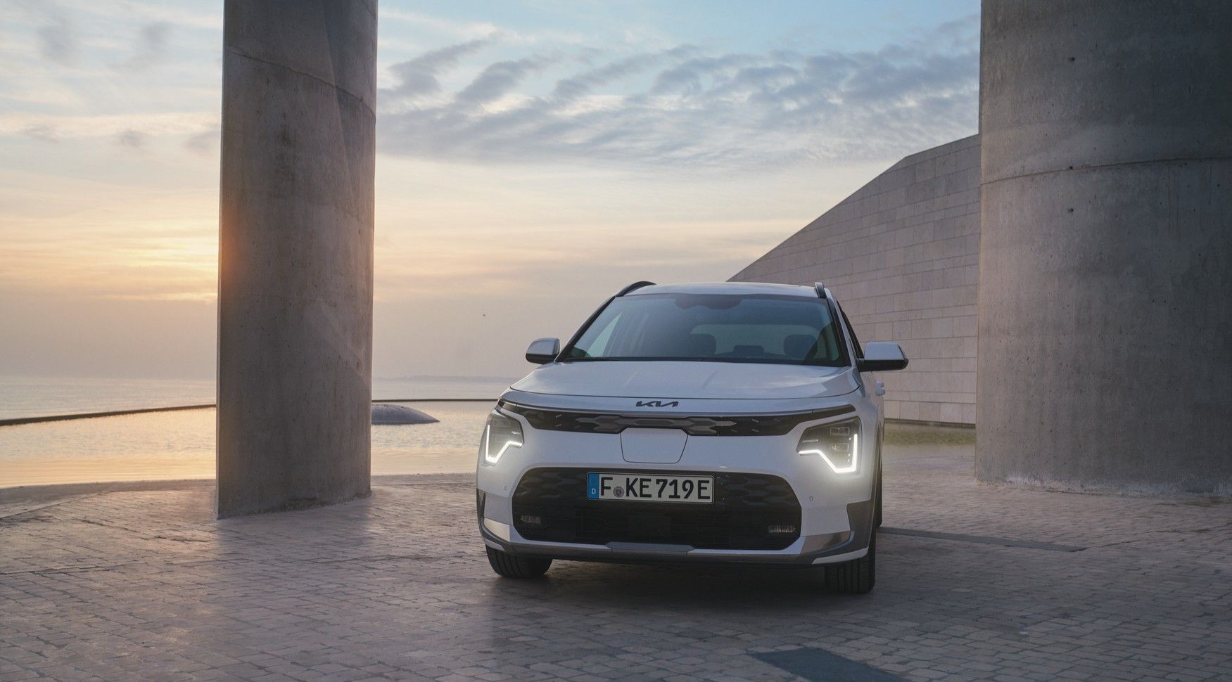 Kia Niro al atardecer