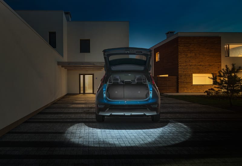 Takaluukun LED-valot asennettuna 