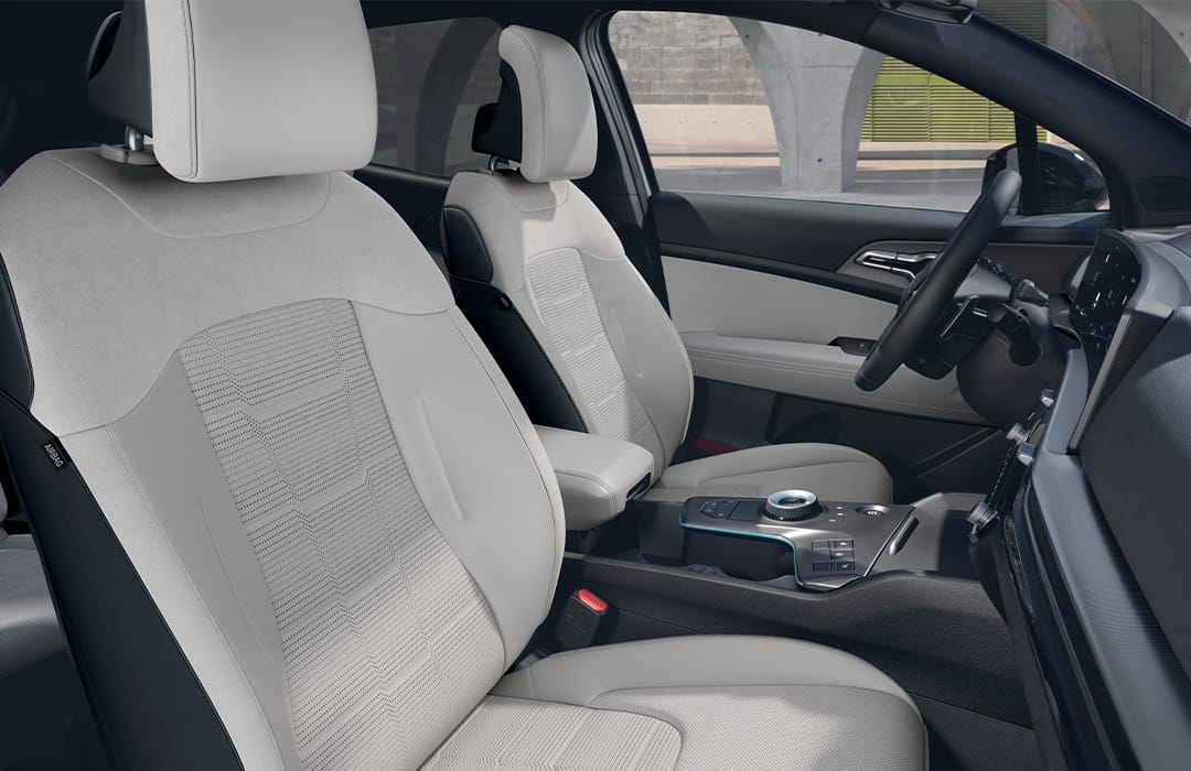 Vue intérieure avant du Kia Sportage Black Edition