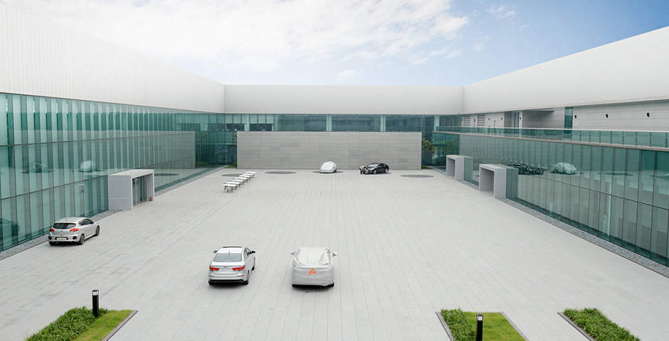 Photographie de l'extérieur du centre du design de Kia à Namyang