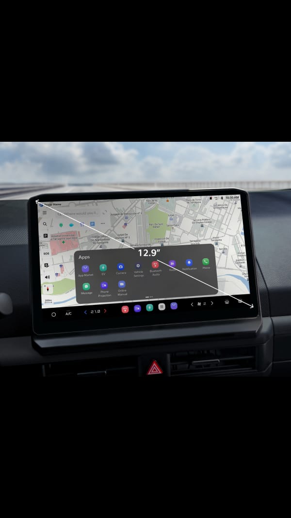 Primer plano de la pantalla de infoentretenimiento del Kia PV5 Cargo que muestra la interfaz de navegación