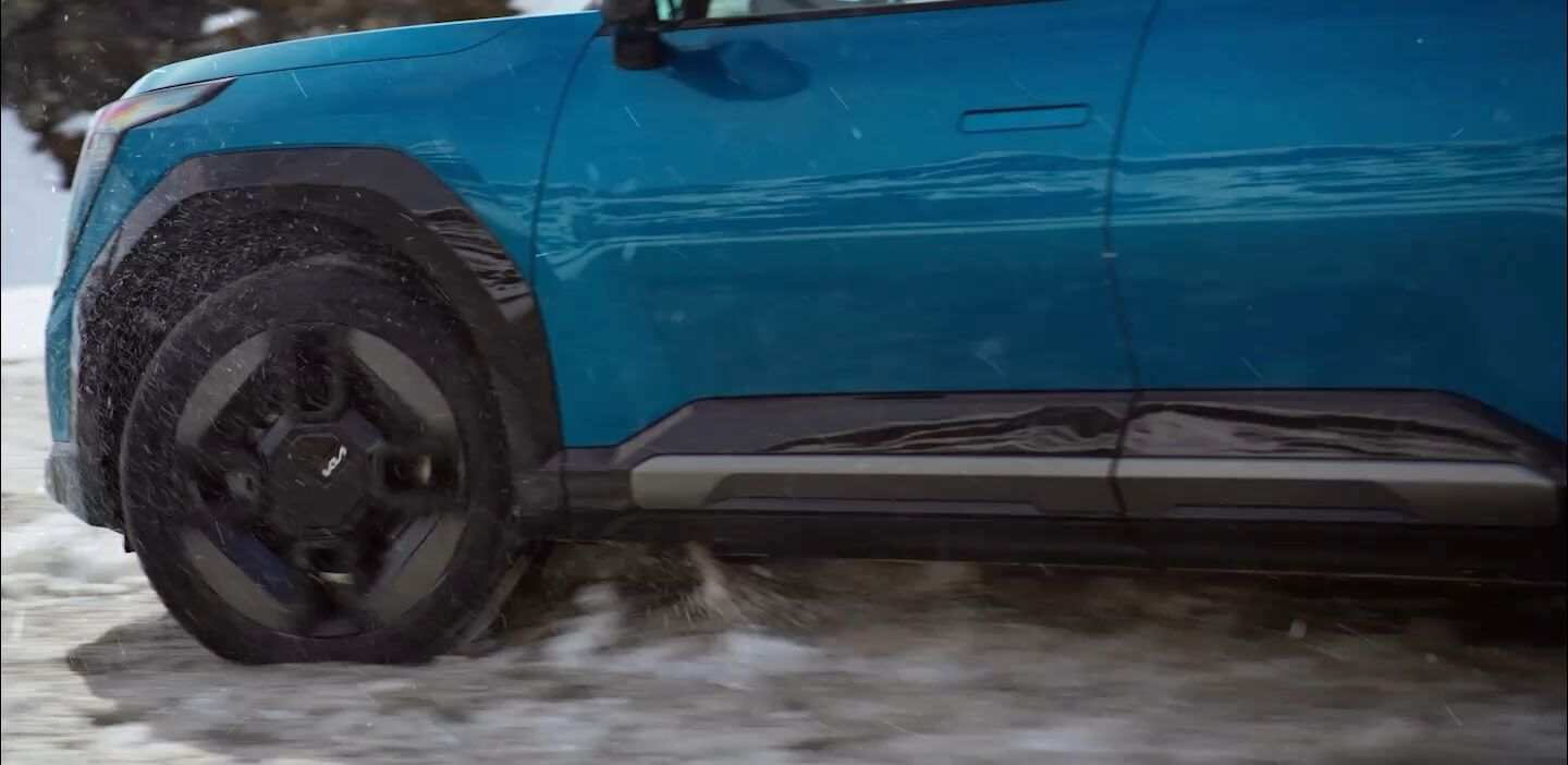 Kia EV9 confidently drives on winter roads equipped with new Kia Complete Wheels.