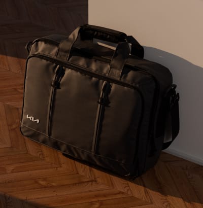 Kia Laptoptasche auf dem Beifahrersitz eines Kia Sportage.