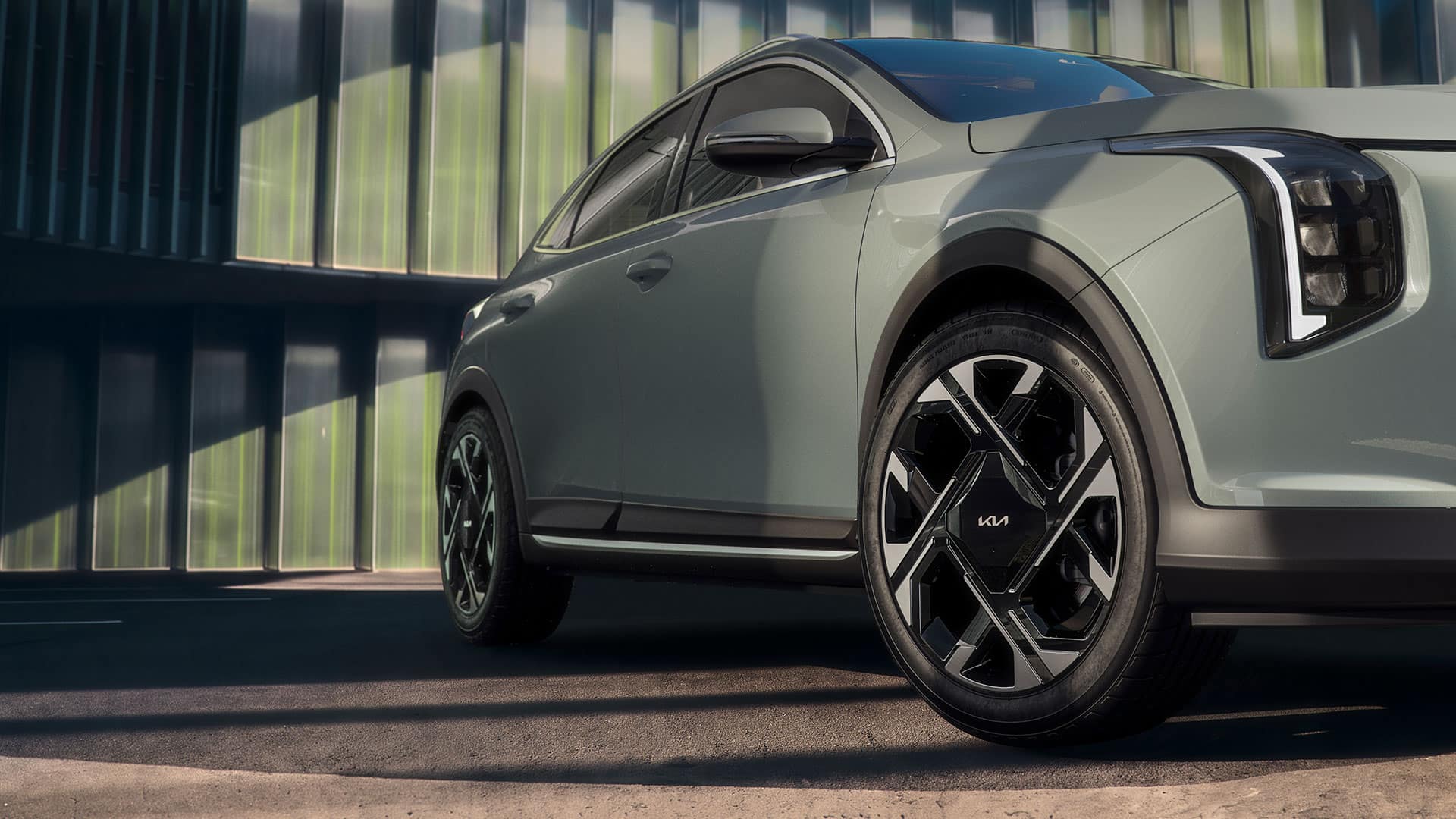 Výrazná kola z lehké slitiny.