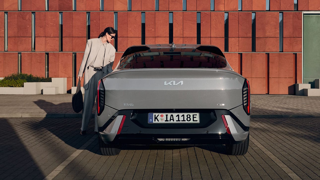 Kia EV4 Fastback silhuett