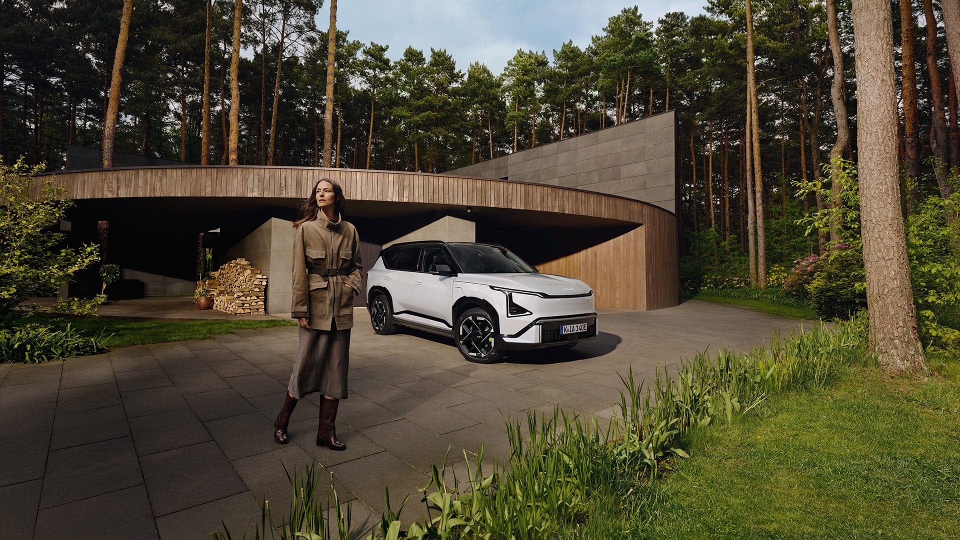 Dynaaminen SUV-keula.
