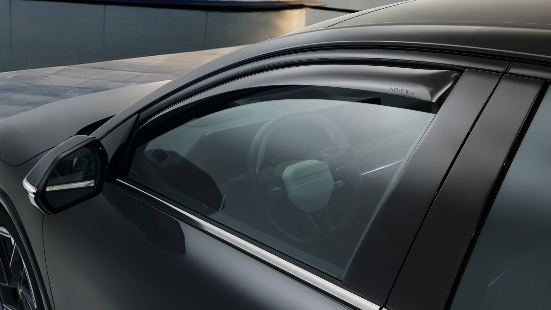 Wind deflectors, front 