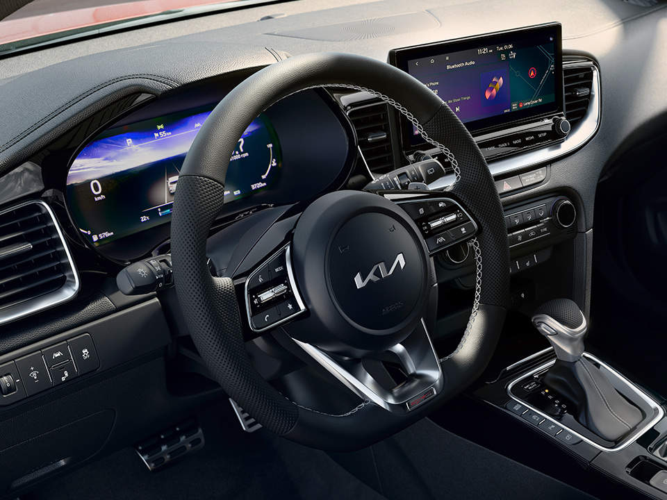 Il display touchscreen a colori da 10,25” e il supervision cluster da 12,3” di Kia Ceed Sportswagon GT-line