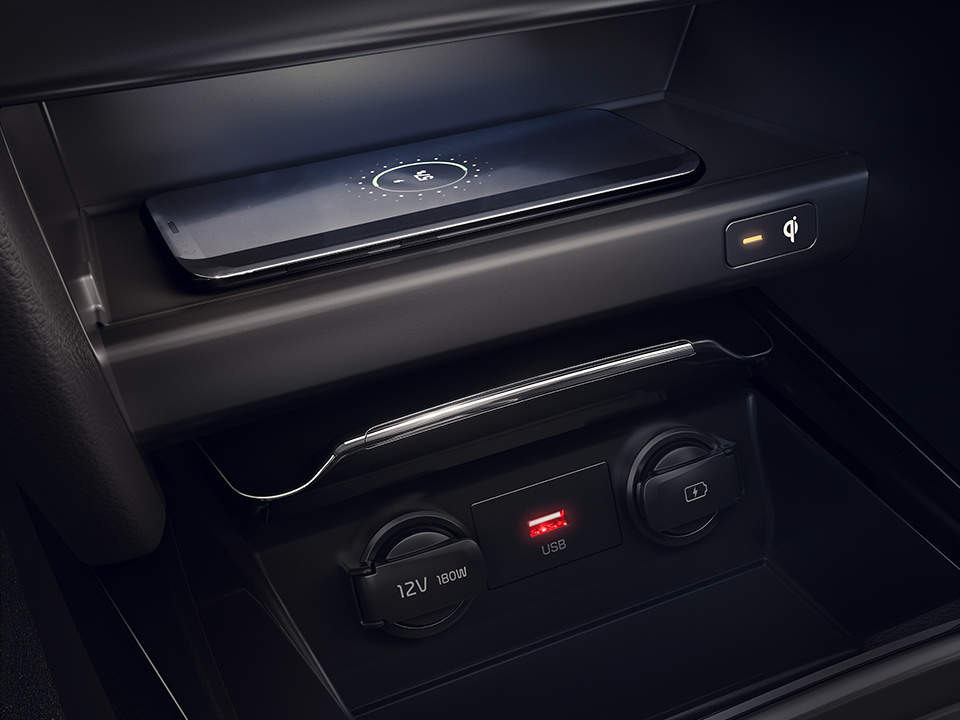 Kia Ceed Sportswagon Plug-in Hybrid Wireless Smartphone Charger and Rear USB Charge Port