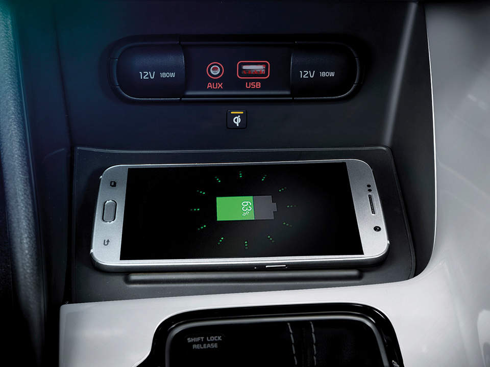 Kia Niro hybride rechargeable et son chargement du smartphone par induction