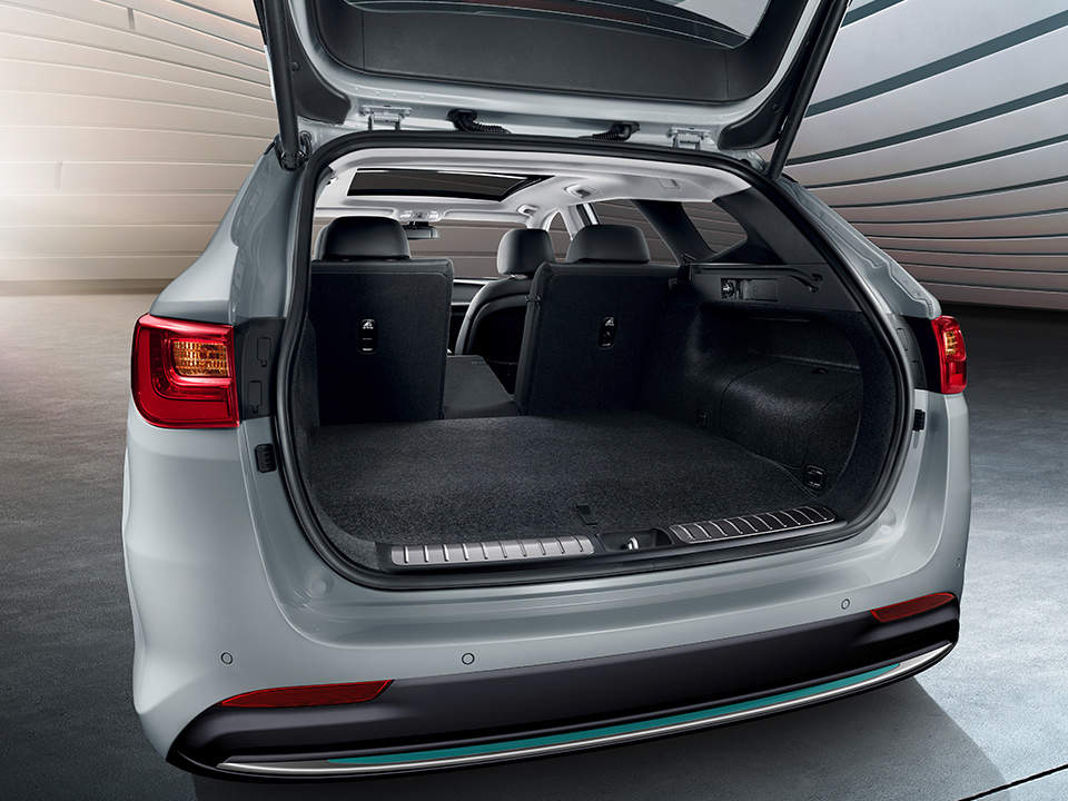 Kia Optima Sportswagon Plug-in Hybrid trunk capacity 