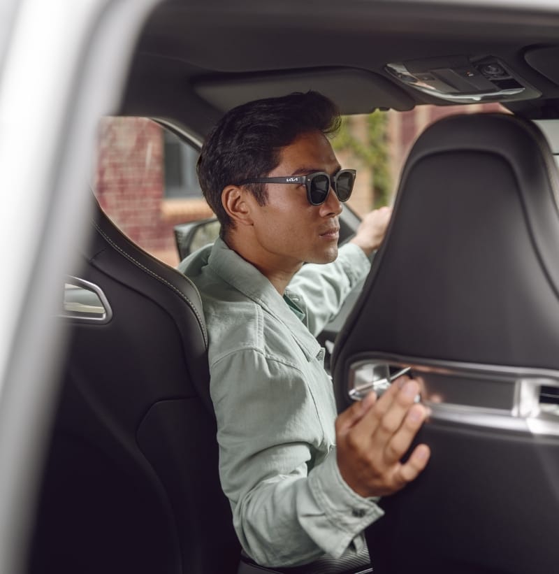 Kia Laptop Bag on the Co-Driver seat of a Kia Sportage.