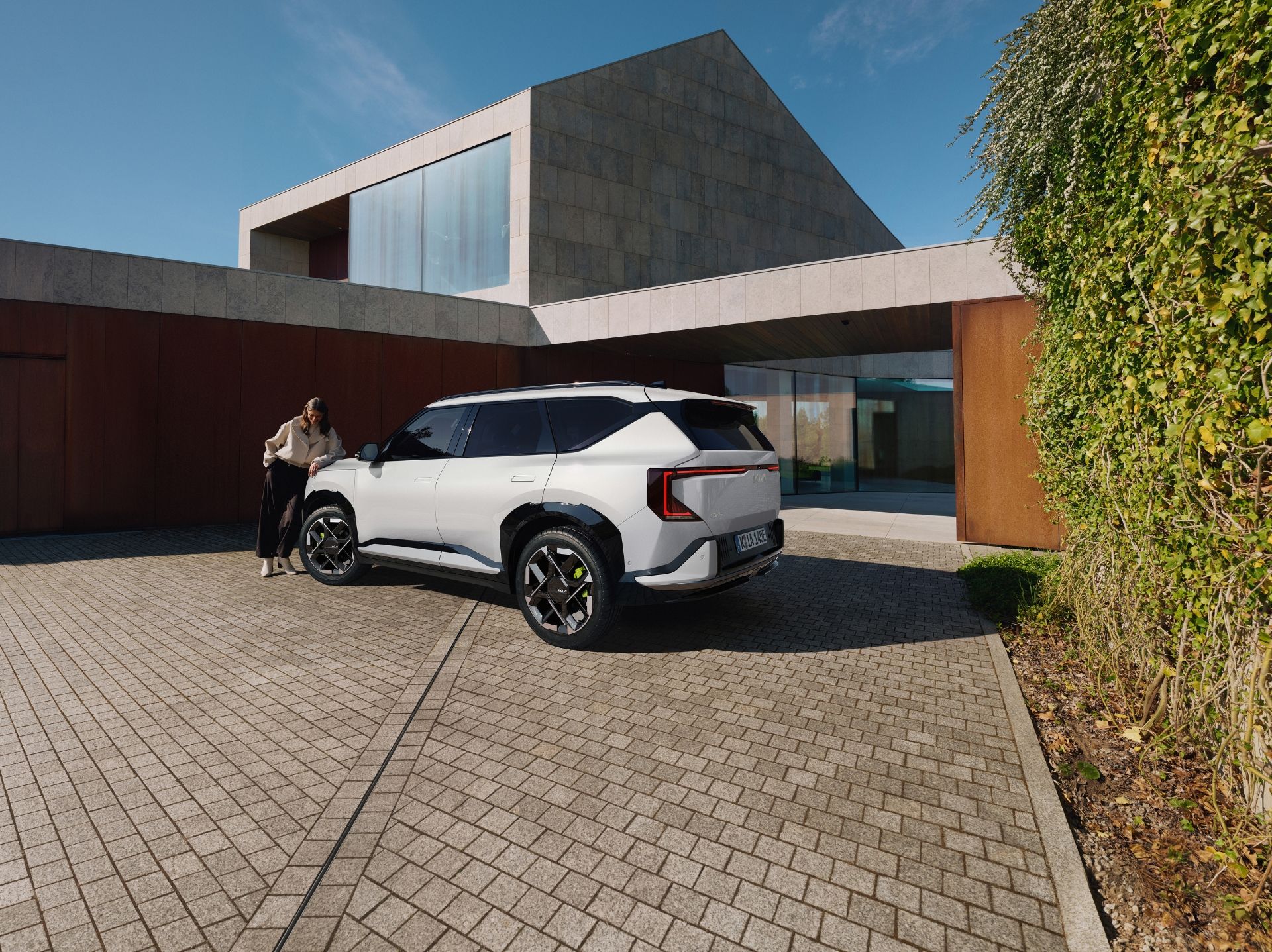 ev5-gt-rear-with-talent-2-1920x1437 - 1