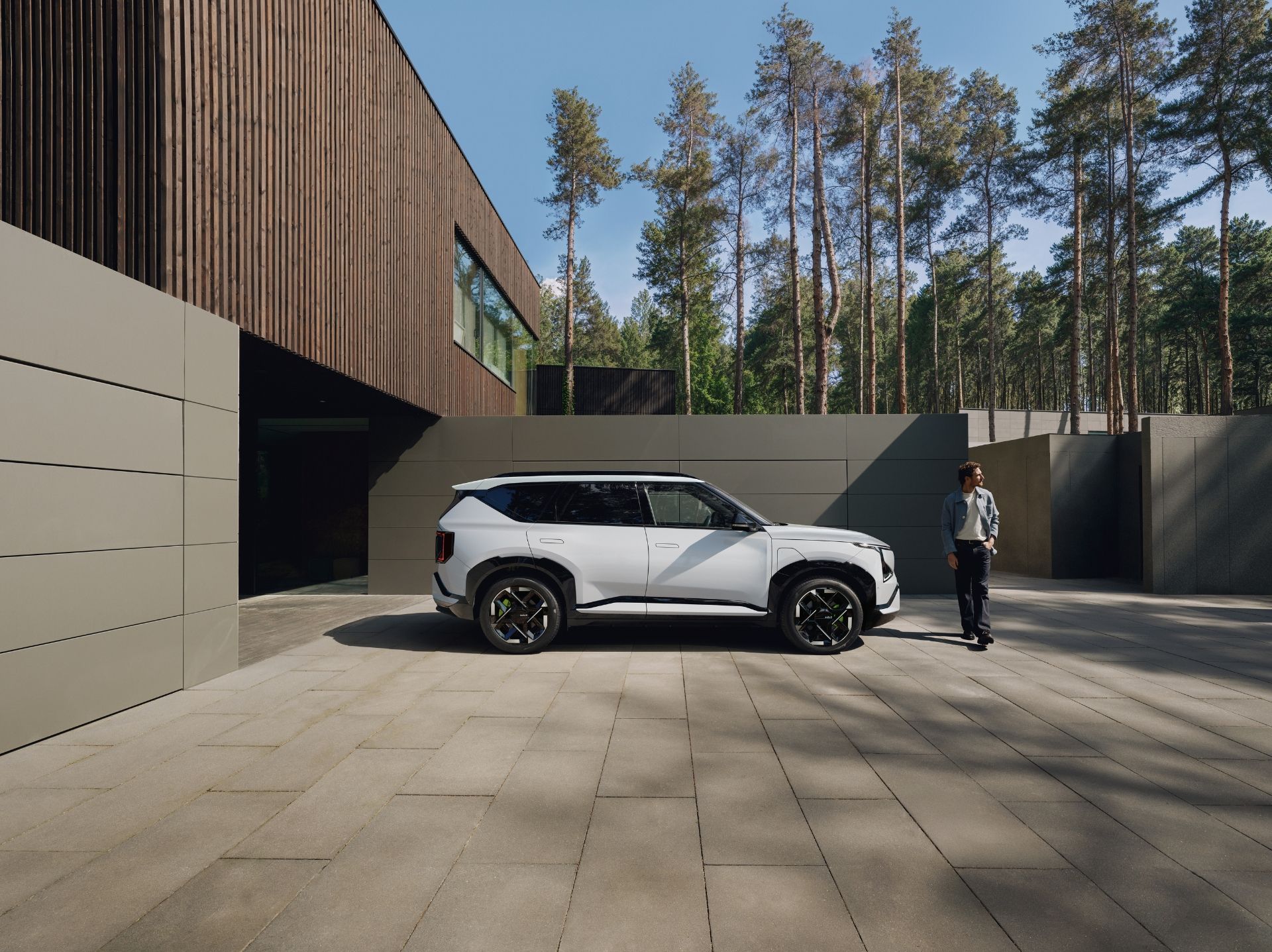 ev5-gt-side-with-talent-1920x1437 - 1