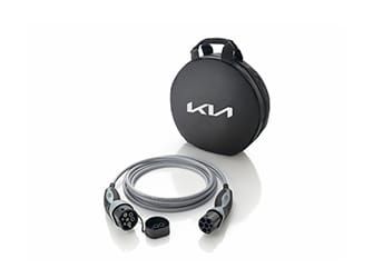 Kabel służący do ładowania samochodu w trasie