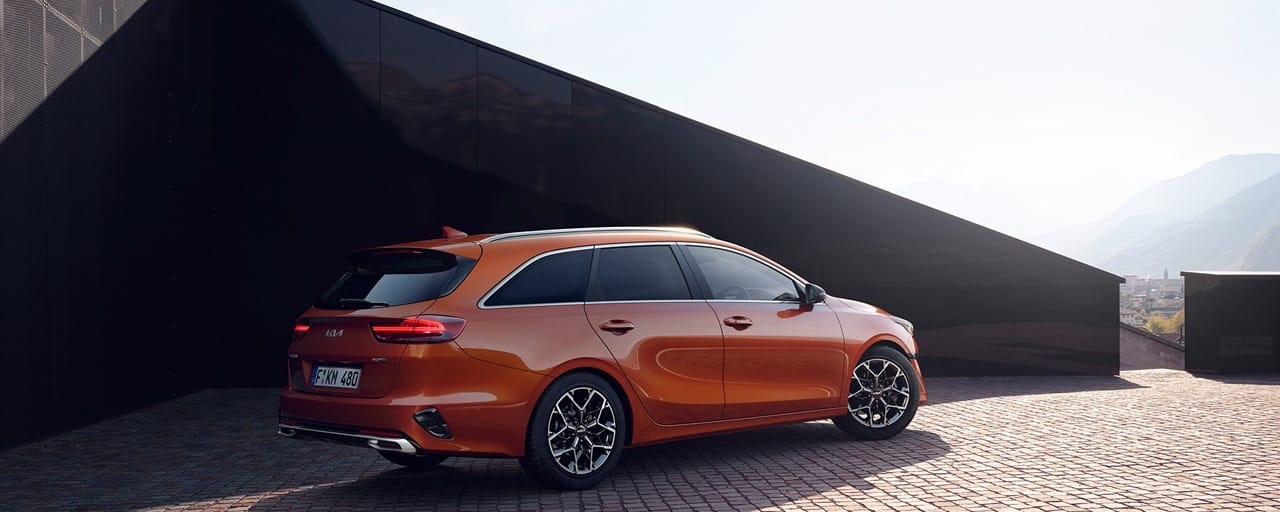 Kia Ceed SW kombi sedd snett framifrån