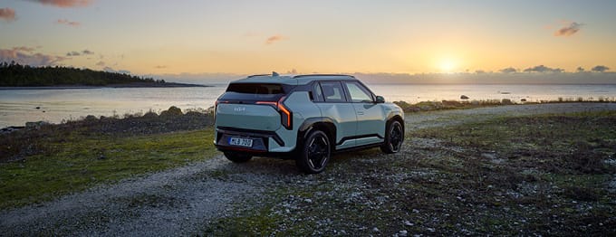 Kia EV3 i skärgårdsmiljö