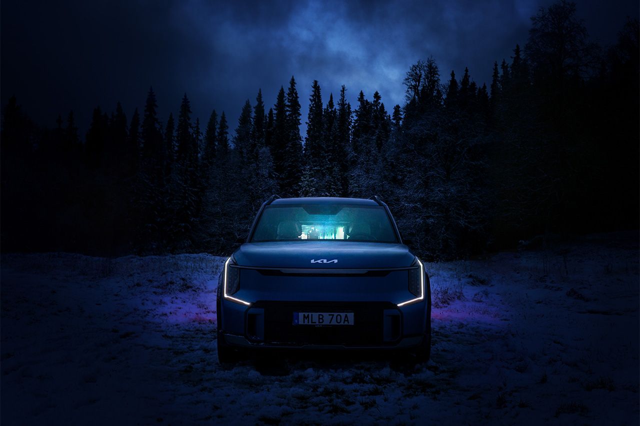 Kia EV9 Haloween i skogsmiljö
