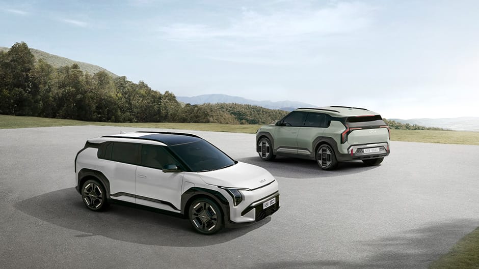 The Kia EV3 in Pistachio Green and White pearl 