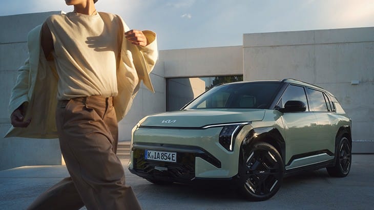 The Kia EV3 infront of a stone building