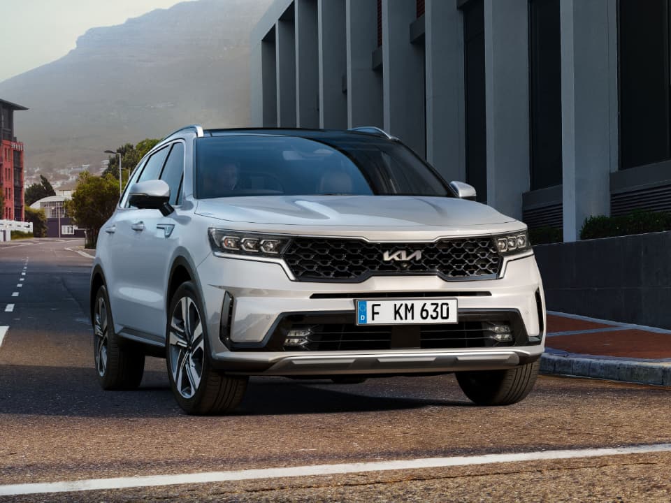 All-new Kia Sorento Plug-In Hybrid Dynamic City Driving