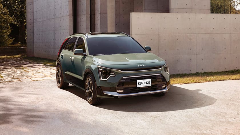 The Niro EV and the Niro HEV crossing between geometric structures