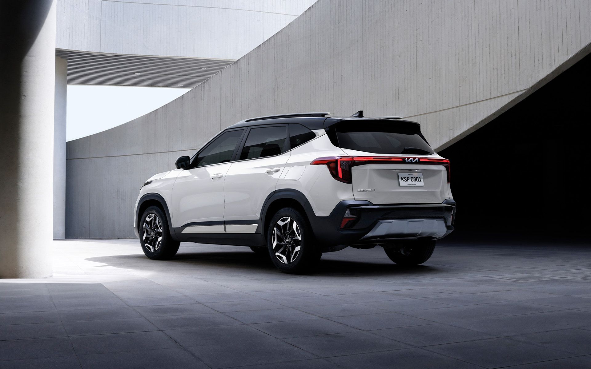 Nueva seltos 2024 vista 3/4 en blanco 