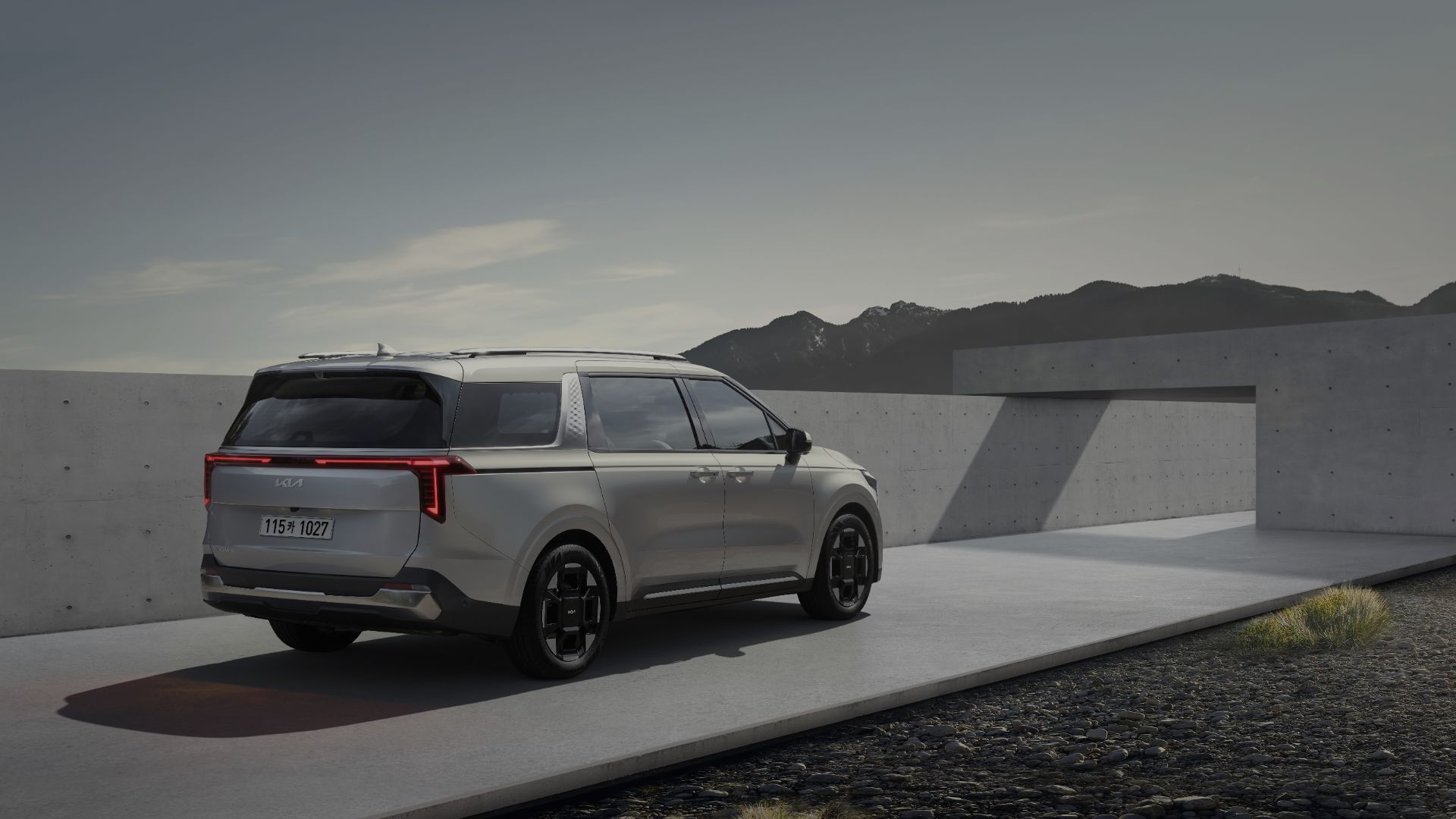A Kia Carnival PE from the Rear Angle